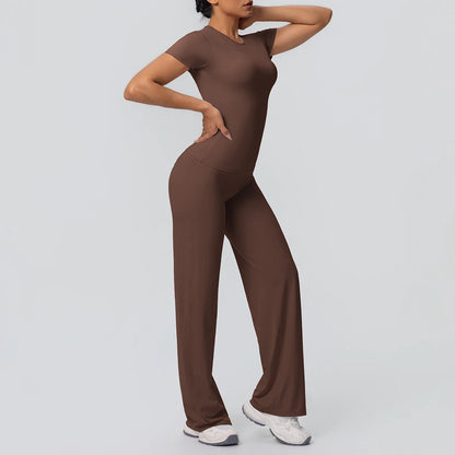 Braunes Yoga-Set: kurzärmeliges Top mit Rundhals und lange Hose