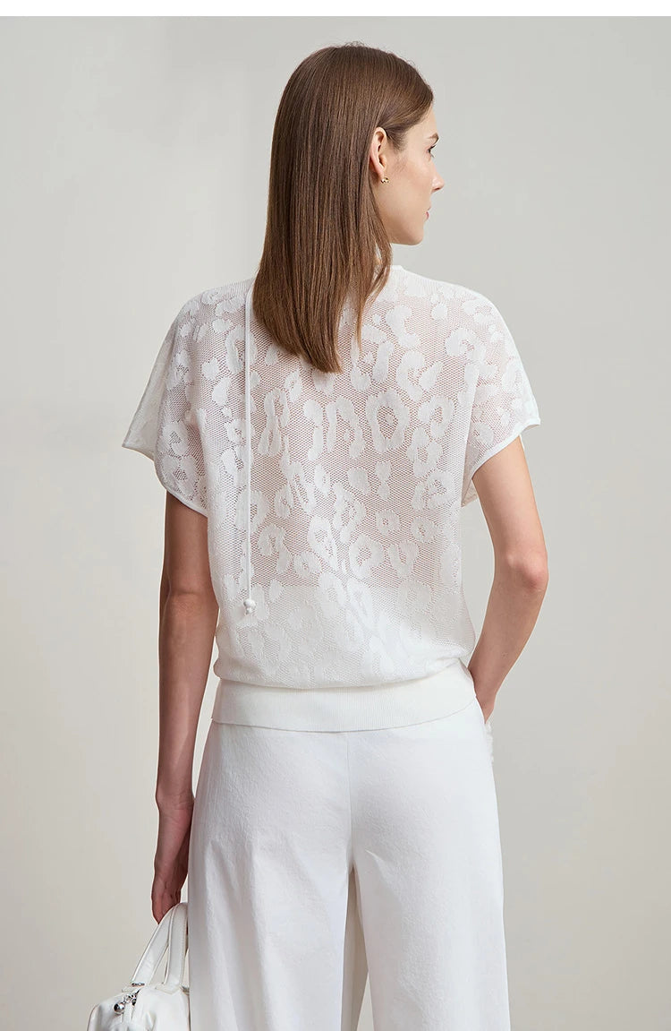 Damen-T-Shirt weiß, hinten mit Jacquard-Blumenmuster, kurze Ärmel, lockerer Schnitt