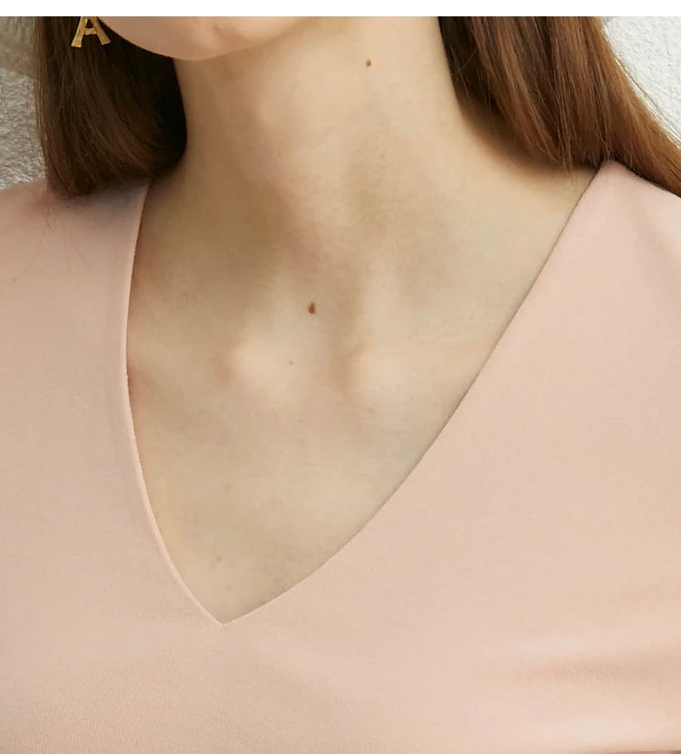 Damen T-Shirt im Minimalismus-Stil mit V-Ausschnitt und halben Ärmeln