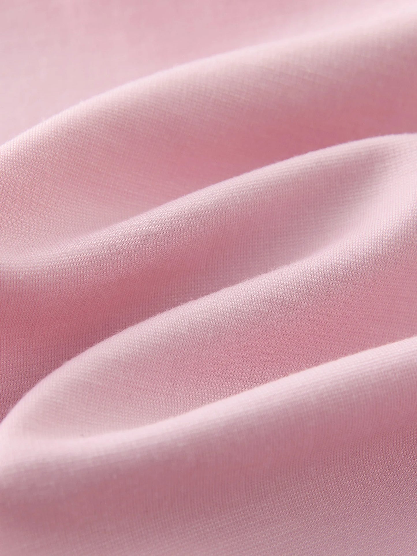 Damen-Bluse in Übergröße mit doppeltem Lagenlook und Puppenkragen, Hohldesign und Stickerei – modisches Sommerhemd für den Arbeitsalltag.
