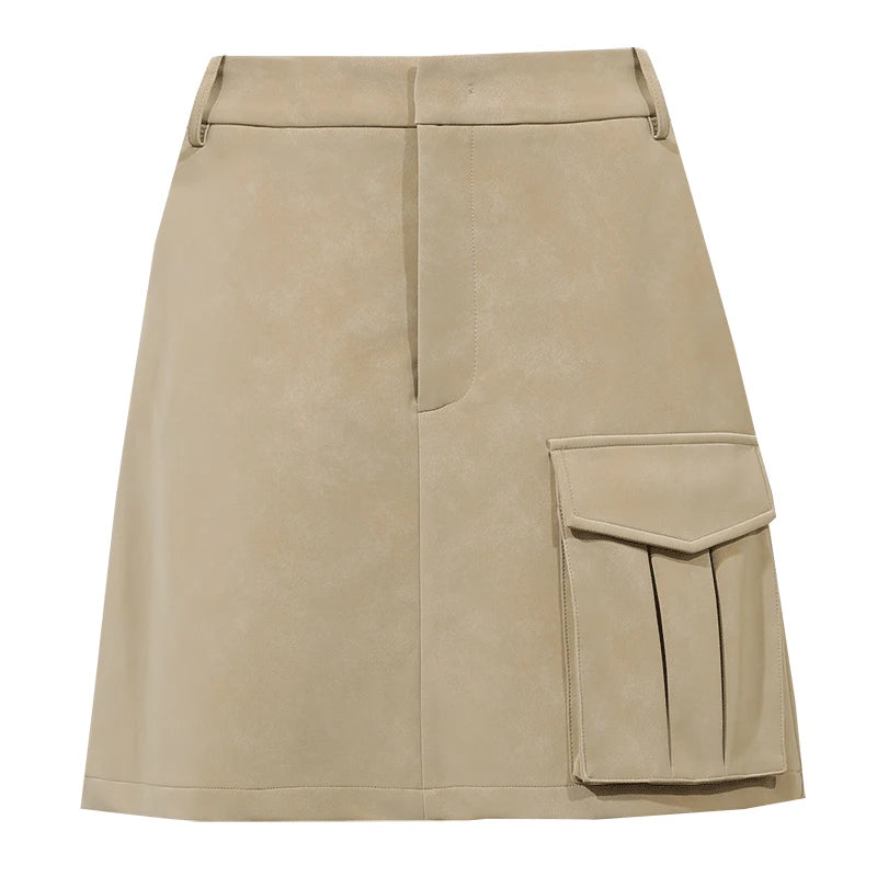 Damen-Minirock aus Wildleder, beiger Ton, flacher Schnitt mit Taschen an der Seite