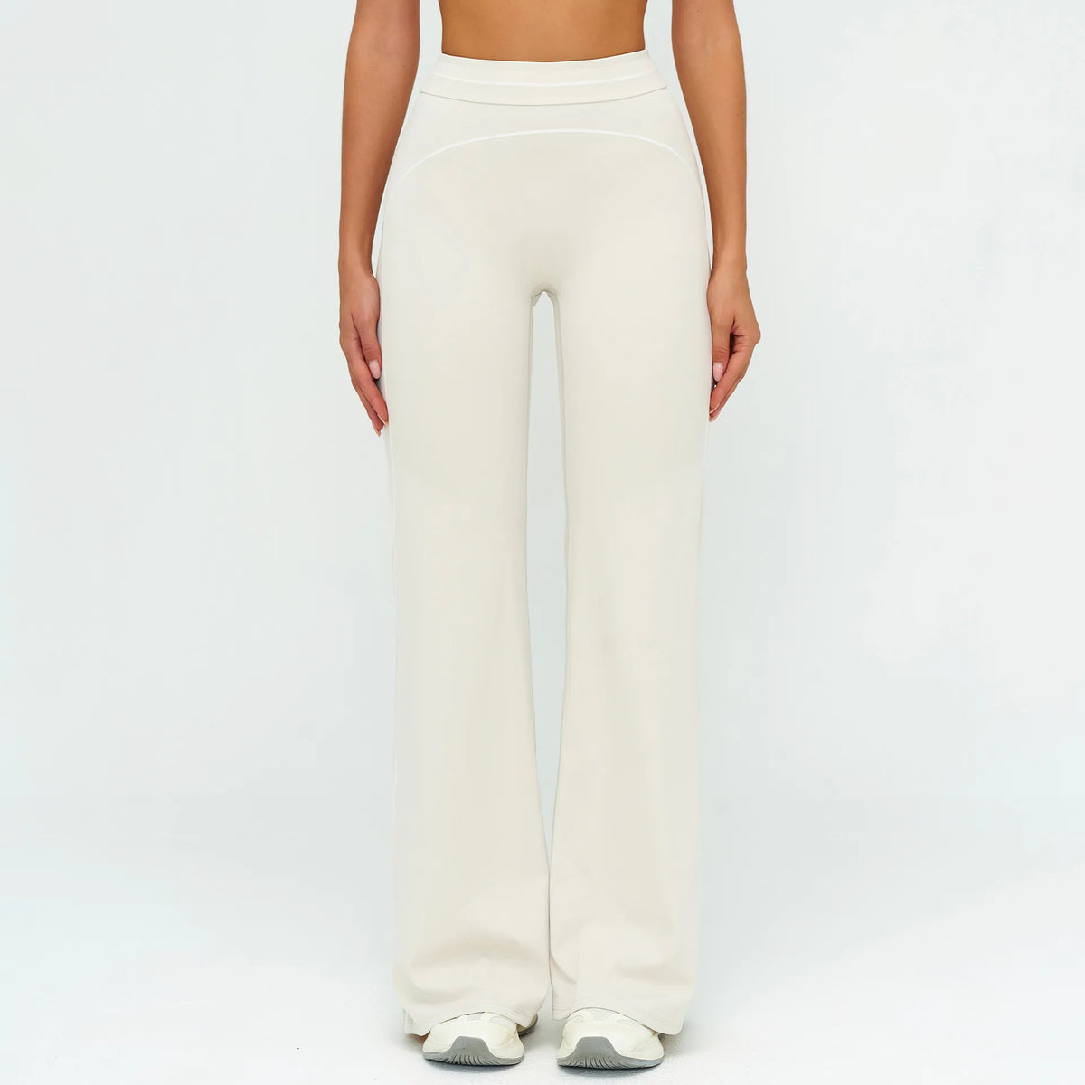 Damen-Yogahose hohe Taille, cremeweiß, locker sitzender Schlag mit klaren Linien