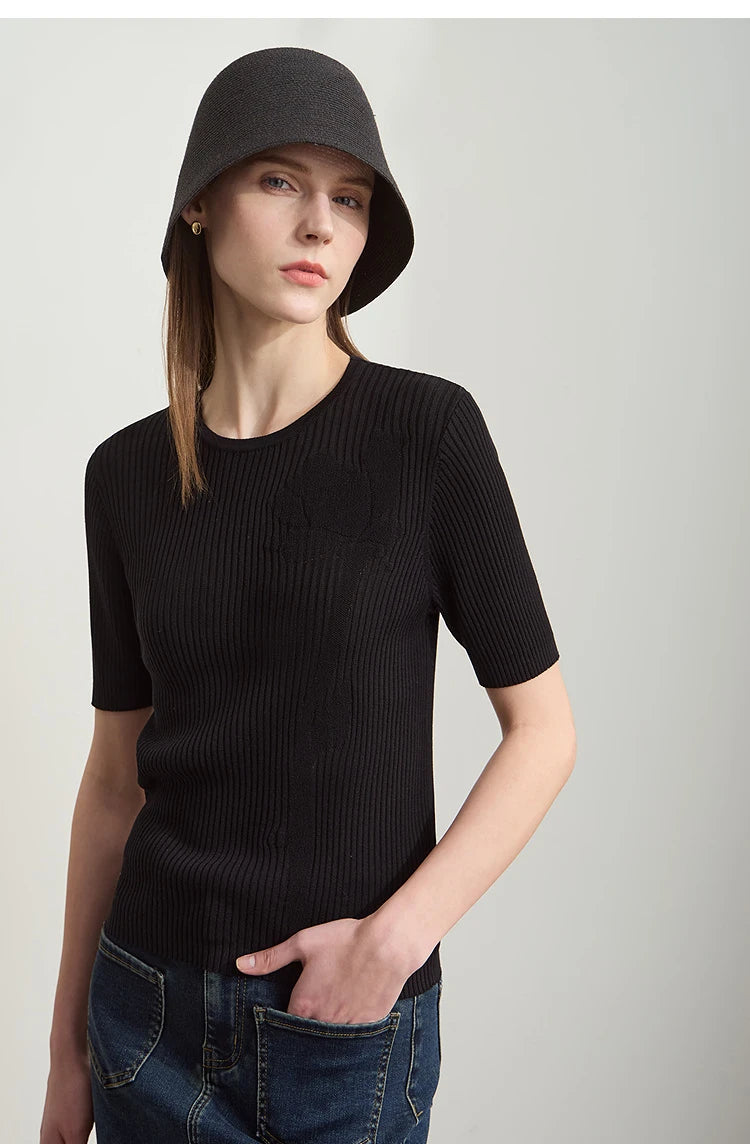 Schwarzer Feinstrickpullover mit Rundhalsausschnitt und kurzen Ärmeln