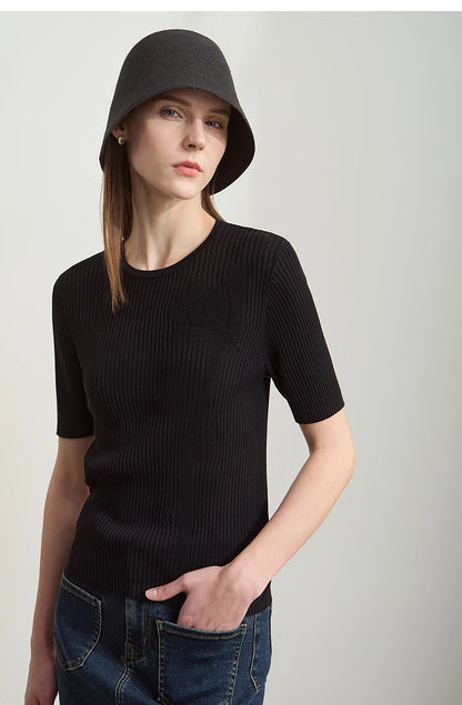 Schwarzer Feinstrickpullover mit Rundhalsausschnitt und kurzen Ärmeln