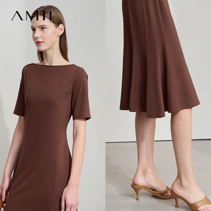 Elegantes Bürokleid Mit Taillierung Für Moderne Berufsdamen
