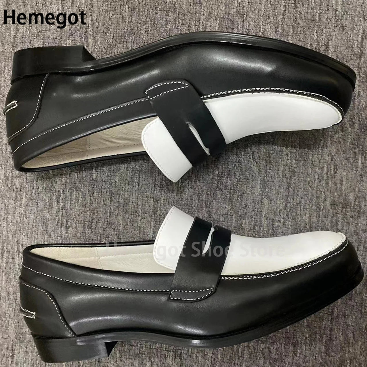 Schwarze Loafer mit weißem Einsatz, Schlupfdesign, dicke Sohle, Nahtdetails.