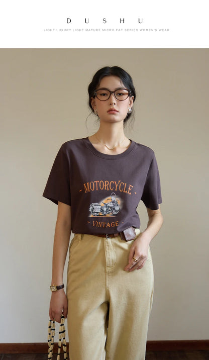 Kurzarmshirt für Damen in Übergröße mit Pixel-Hasen-Print und handgefertigter Schleife – ideal für den Sommer