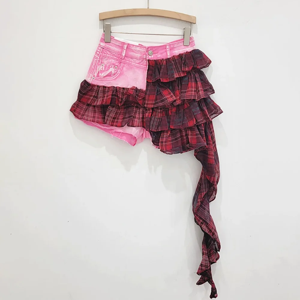 Elegantes Damenkleid mit Rundhalsausschnitt, kurzen Ärmeln und Patchwork-Design mit Quasten und Falten.