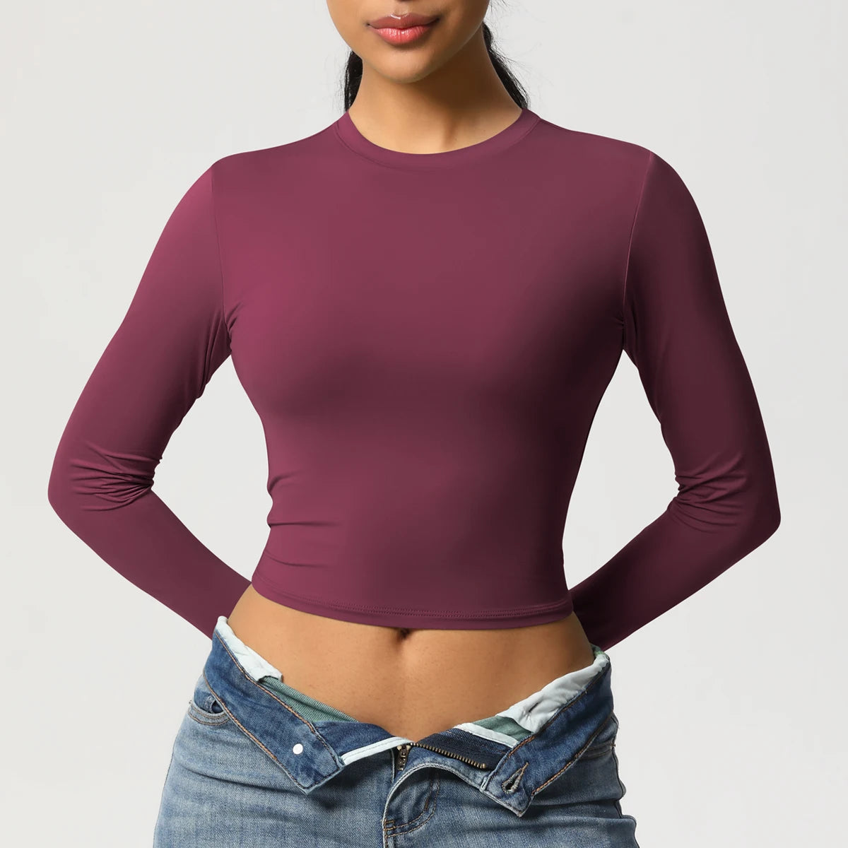 Damen-Langarmshirt Slim Fit bordeauxrot mit Rundhals und langen Ärmeln, tailliert