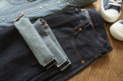 Herren Jeans aus Sommer Selvedge Denim mit lockerer Passform und hohem Bund