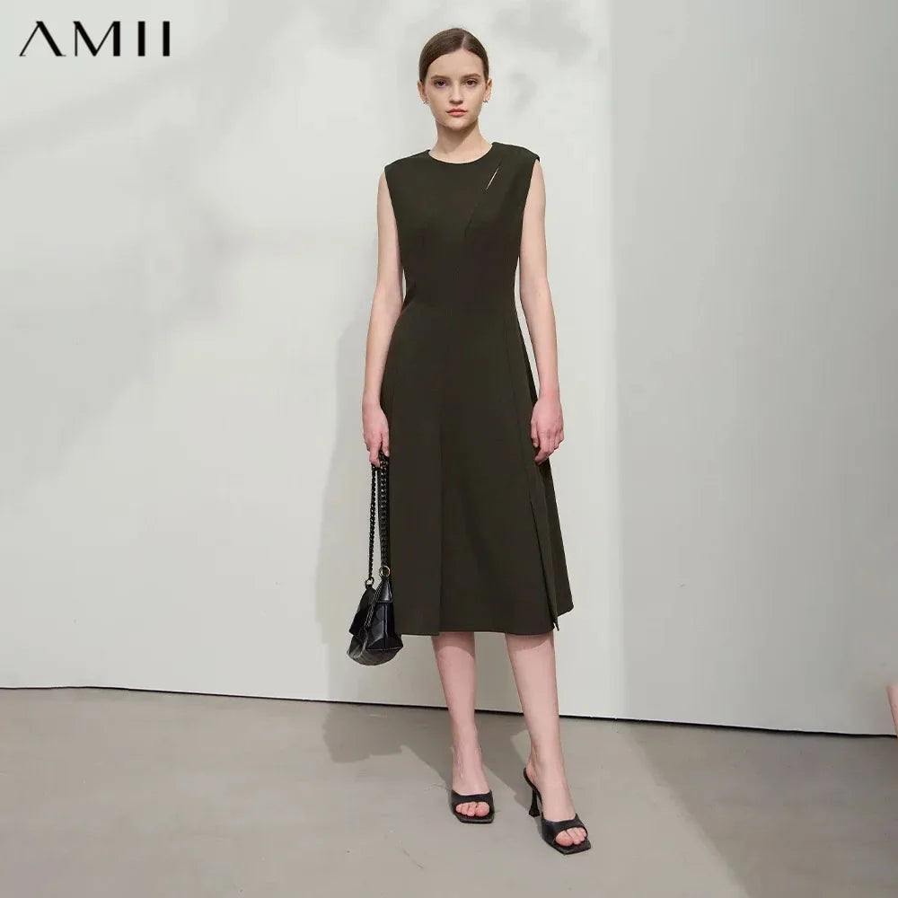 Flexibles Tailliertes Damenkleid Für Elegante Sommertage