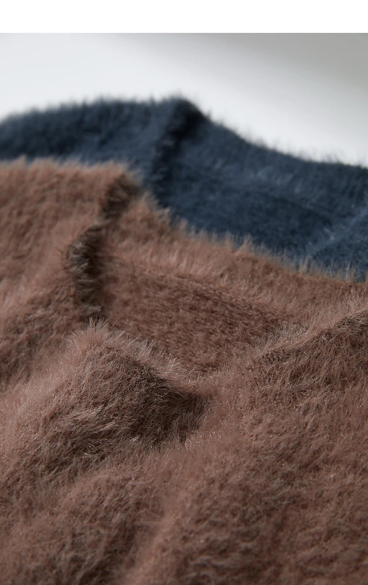 Damenpullover aus weichem Strick in Braun mit kontrastierenden dunklen Partien am Rand