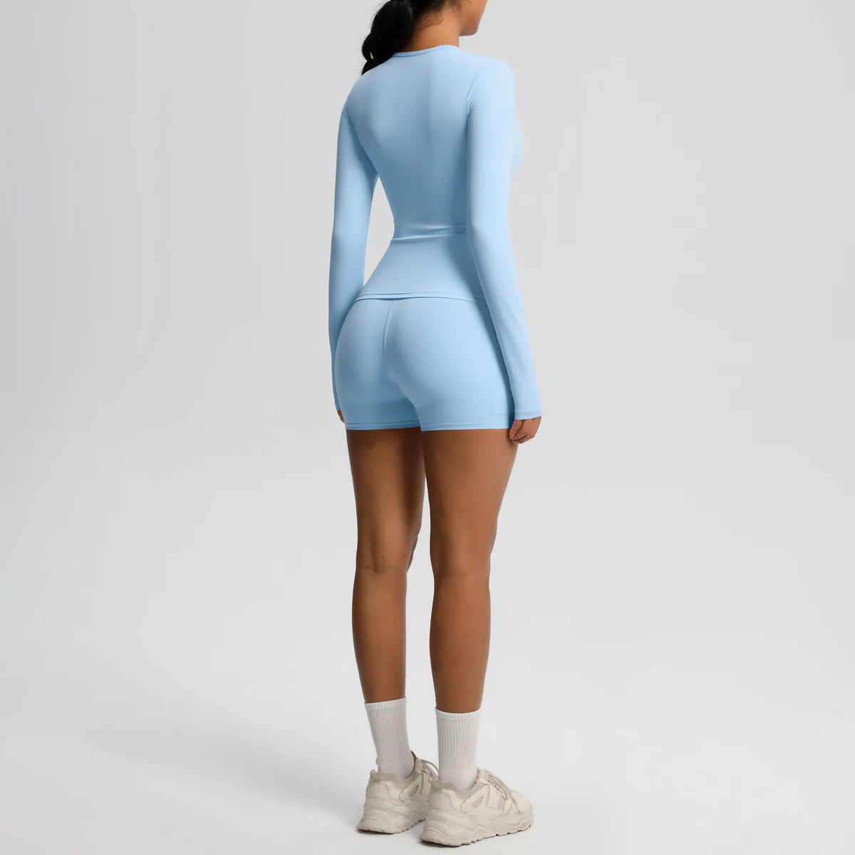 Damen-Yoga-Set Himmelblau mit langärmeligem Shirt und kurzen Shorts, Rückansicht
