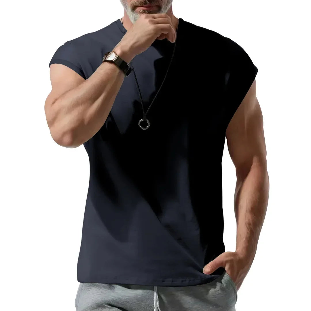 Eng anliegendes Herren-Unterhemd aus Baumwolle – schweißabsorbierend und ideal für Fitness und Sport im Sommer.