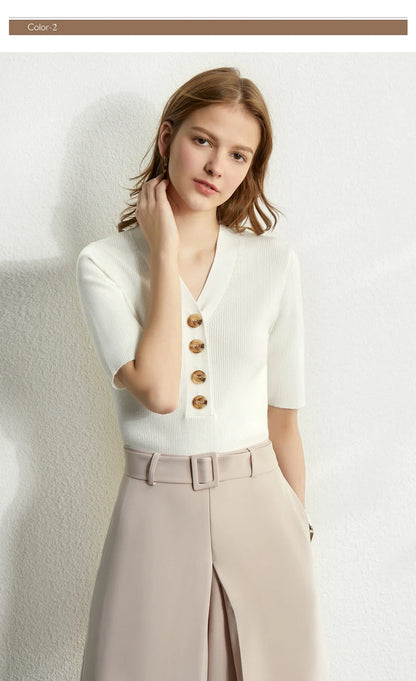 Damen T-Shirt im minimalistischen Stil mit V-Ausschnitt und halben Ärmeln