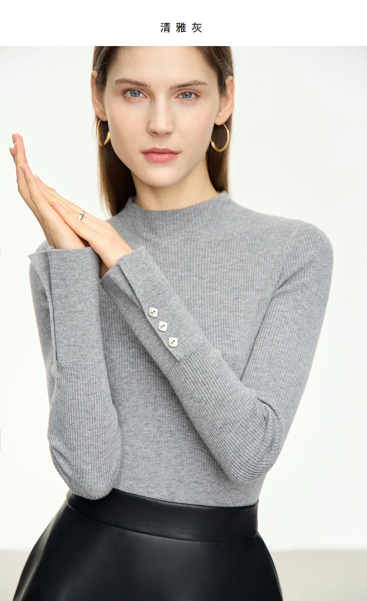 Damen-Strickpullover mit Stehkragen und Metallschnallen am Schlitzbund, grau