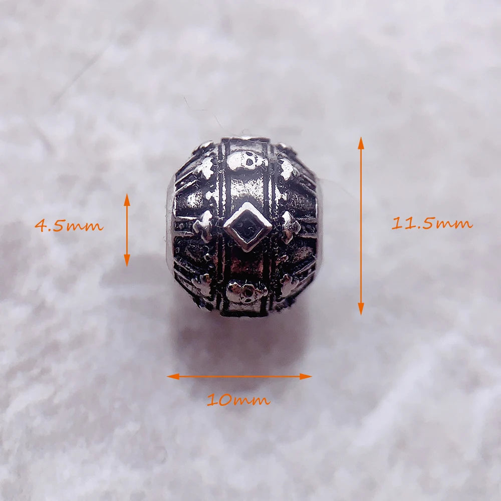 Runde 925-Silber-Charmeperle mit Totenkopf- und Kronenmotiv, Maße 10 mm