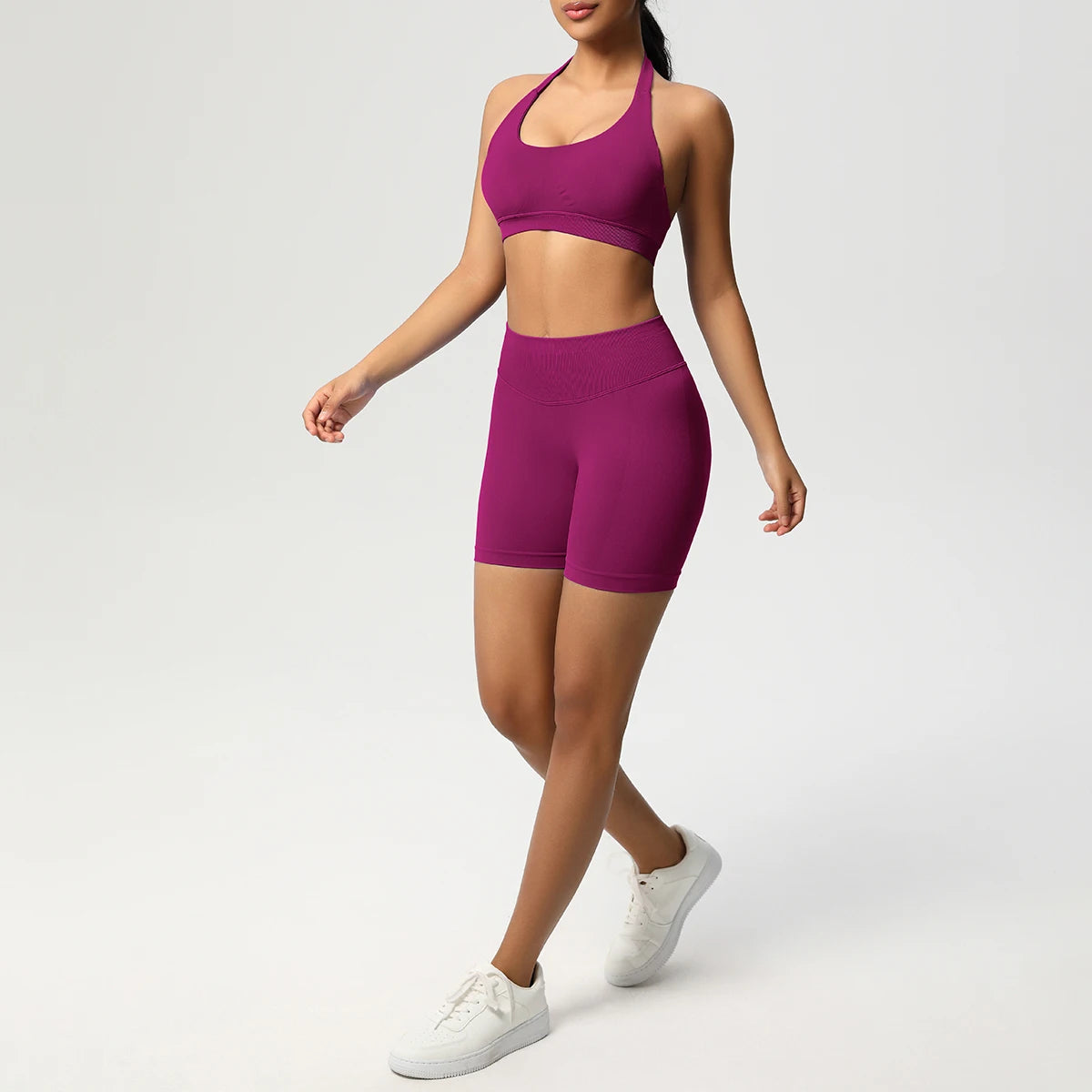Nahtloses Fitness-Set für Damen: dunkelrosafarbener Sport-BH & Laufshorts, Frontansicht