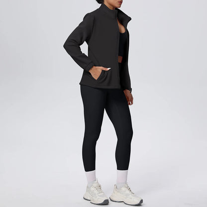 Damen Yoga-Set in schwarz: Zip-Jacke und Leggings mit weißen Bündchen am Beinabschluss