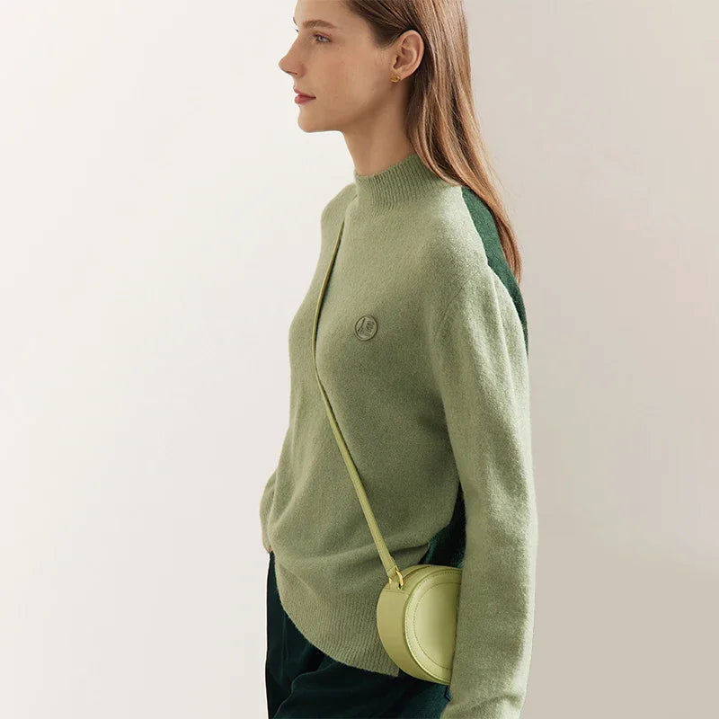 Damen-Pullover AMII mit halbem Rollkragen, besticktem Emblem, olivgrün, lange Ärmel