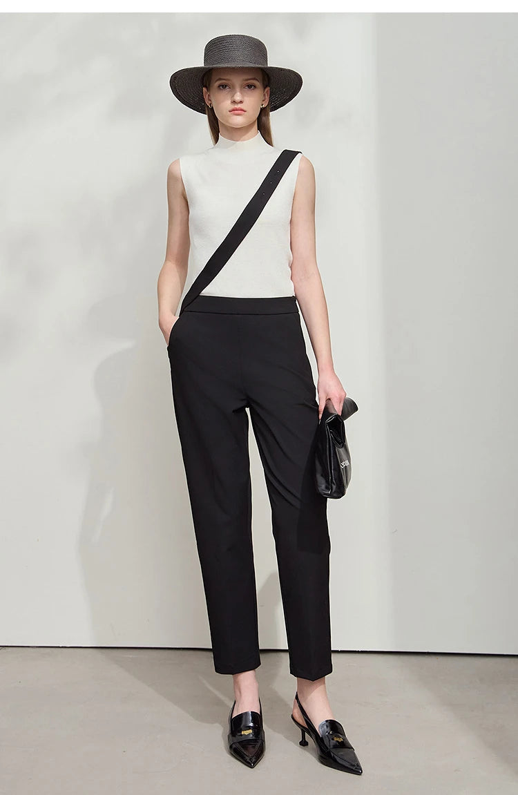 Ärmelloses Mock-Neck-Stricktop in Schwarz, Stehkragen und schmale, figurbetonte Form