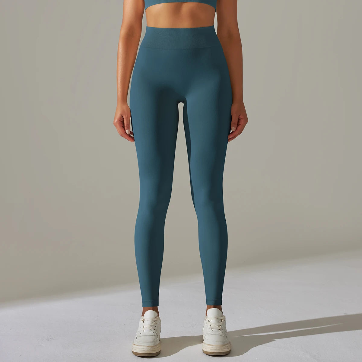 Nahtlose Yoga-Leggings mit hoher Taille, petrolblau, Frontansicht, lange Beine