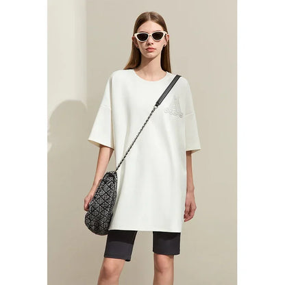 Damen Rundhals-T-Shirt im minimalistischen Stil mit lässiger Stickerei und kurzen Ärmeln