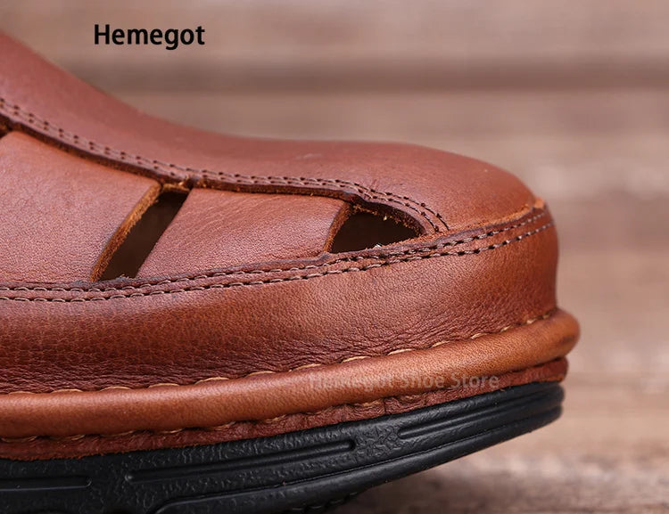 Herren-Ledersandalen mit gelochtem Ausschnitt am Zeh und profilierter Sohle, braun