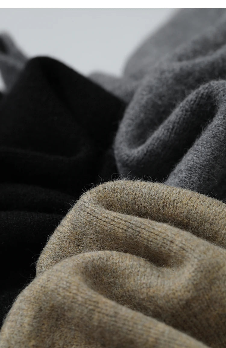 Strickpullover mit weicher Oberfläche und gerollter Stofffalte am Ärmel