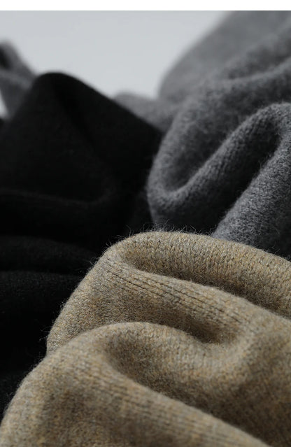 Strickpullover mit weicher Oberfläche und gerollter Stofffalte am Ärmel