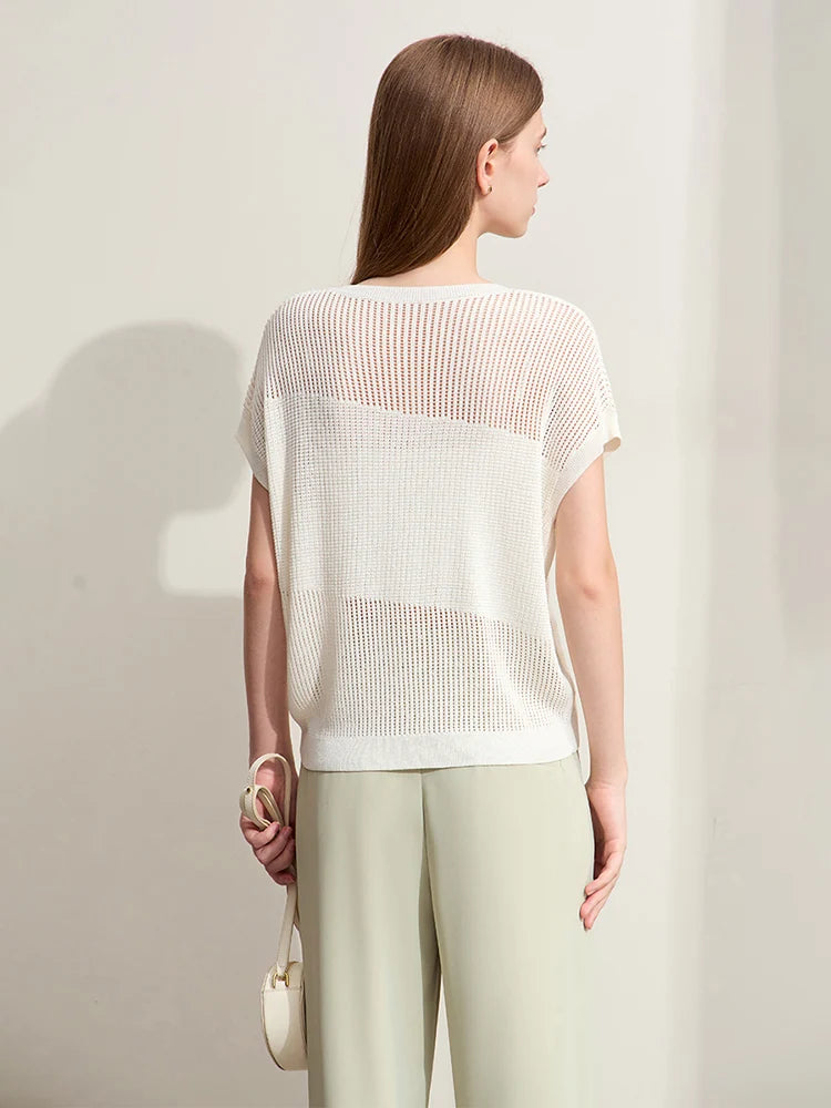 Damen-Wollstrickpullover beige, Lochstrick, Rundhalsausschnitt, lockere Passform (Rückansicht).