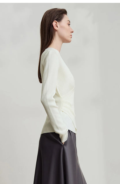 Damen-Langarmpullover aus Strick in Creme, seitliche Passform mit geripptem Saum