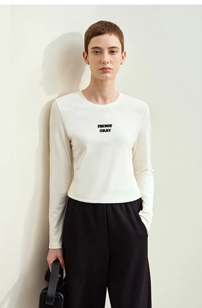 Damen T-Shirt mit minimalistischem Design und gesticktem Brief für den Herbst
