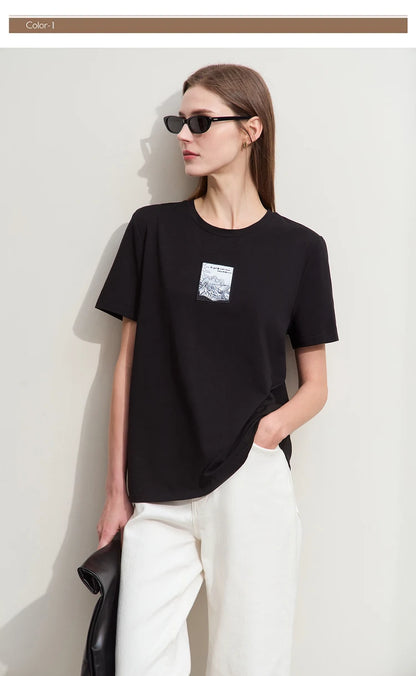 Damen T-Shirt aus Baumwolle mit lässigem O-Ausschnitt und modischer Stickerei