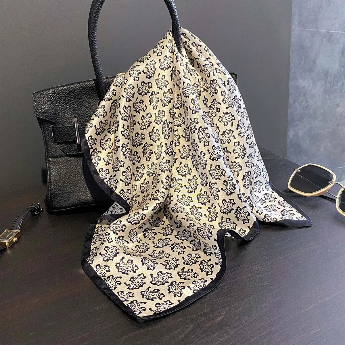 Damen Seidensatin Schal quadratisch Blumenprint Kopftuch Bandana 53cm
