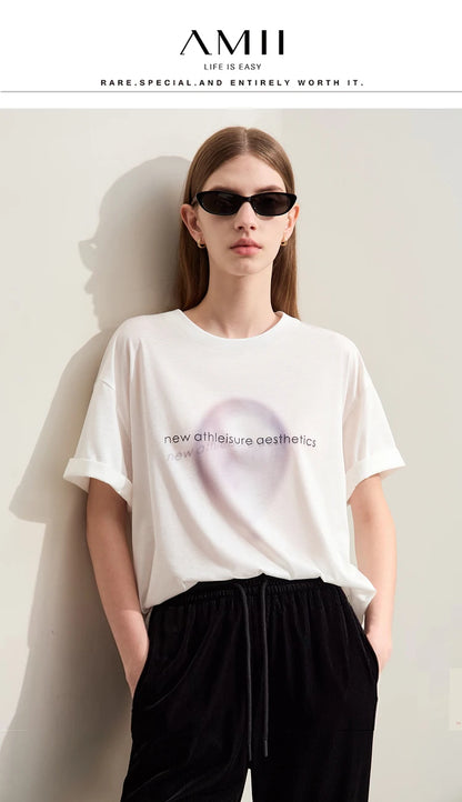Damen T-Shirt im minimalistischen Stil mit gedrucktem Design und lässigen Ärmeln