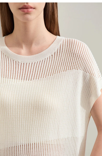 Damen-Wollstrickpullover Detail: O-Ausschnitt, feines Strickmuster, beigefarbene Lochstruktur