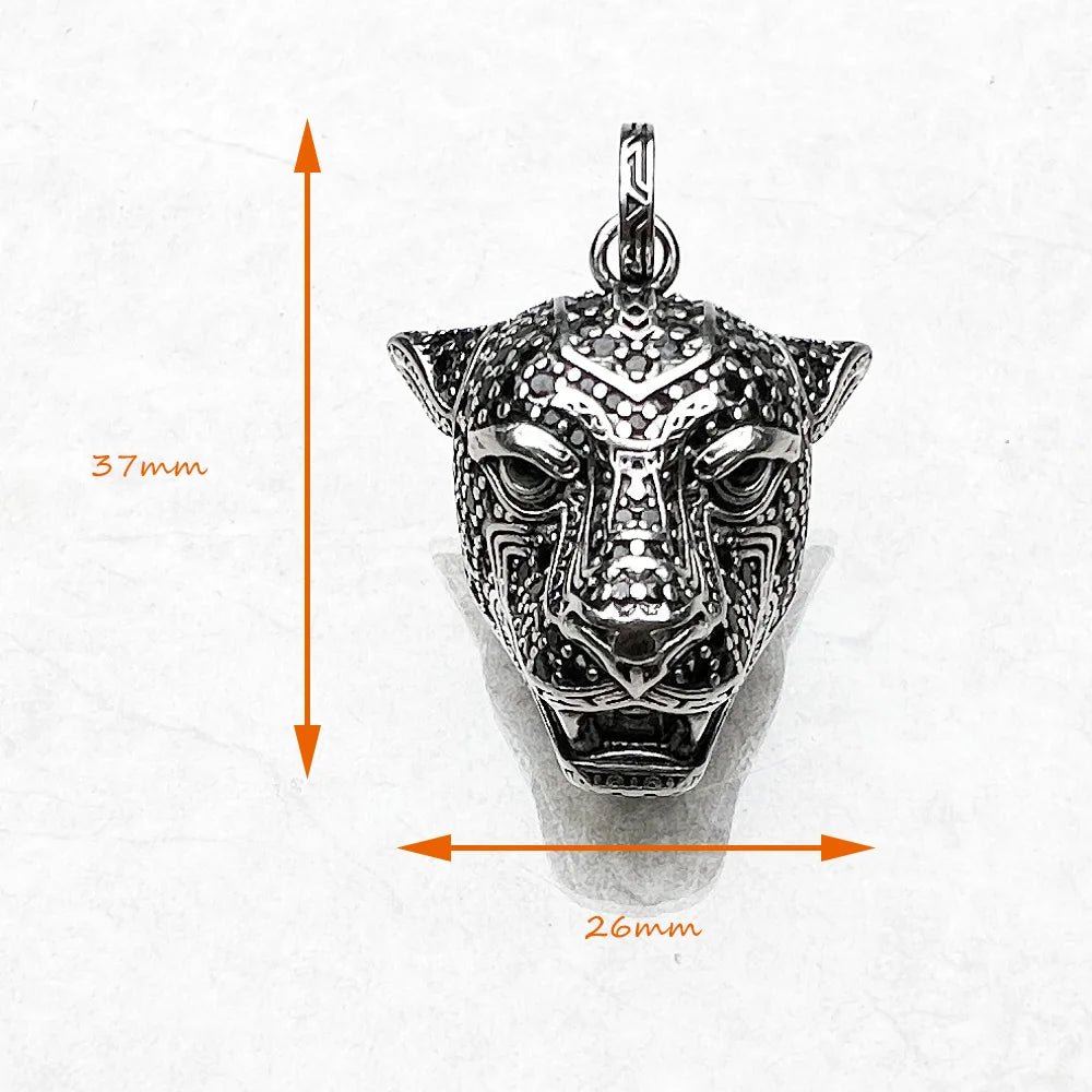 Katzenkopf-Anhänger aus Silber mit Maßangabe: 37 mm Höhe, 26 mm Breite