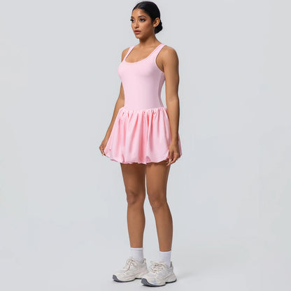 Damen-Tennisrock mit Taschen, rosa Faltenrock, seitliche Ansicht mit elastischem Bund.