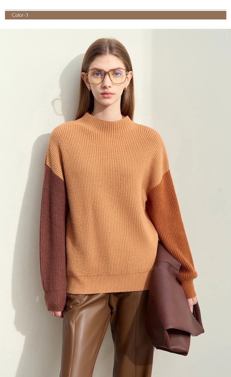 Rollkragenstrickpullover braun-orange mit dunkelbraunen Partien, lockere Strickoptik.
