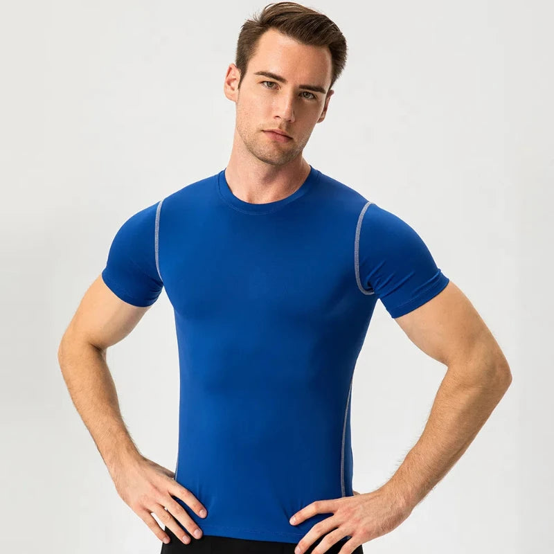 Eng anliegendes Herren-Fitness-Trainingsset mit kurzen Ärmeln – elastisch und schnelltrocknend, ideal für Sport und Laufen.