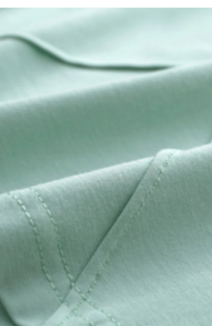 Damen T-Shirt im minimalistischen Sommerstil aus losem Stretch-Material