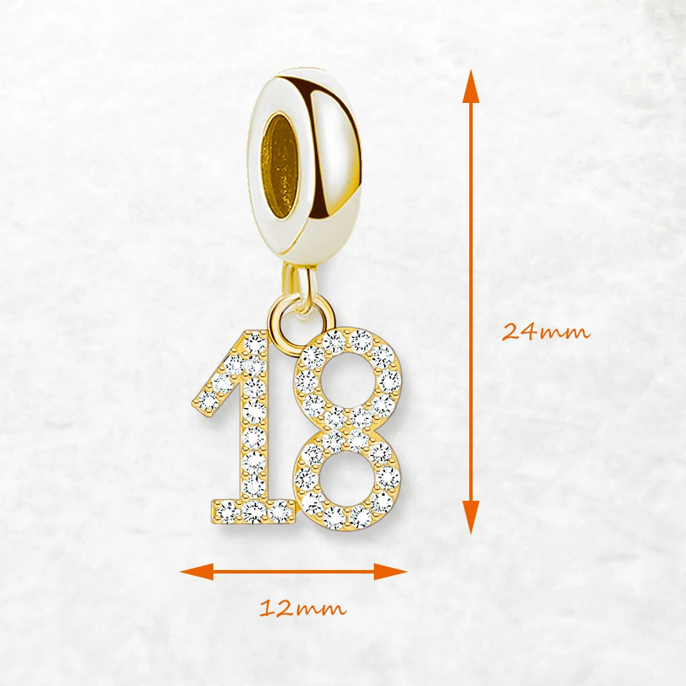 Vergoldeter Charm-Anhänger Nummer 18 mit Glitzersteinen, durch Öse zum Anbringen