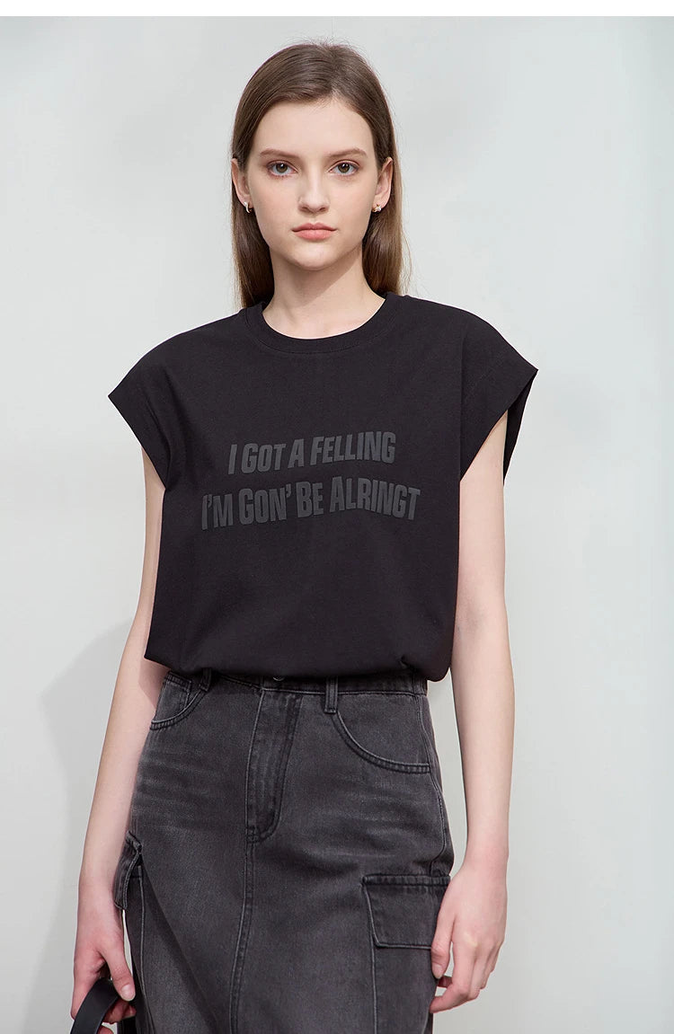 Damen T-Shirt aus Baumwolle mit lässigem O-Ausschnitt und breiten Schultern