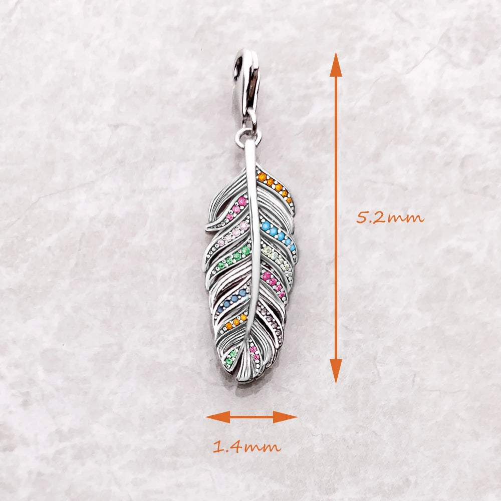 Damen-Charm-Anhänger bunte Federn Böhmen Club aus Sterlingsilber