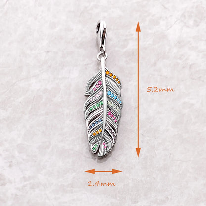 Damen-Charm-Anhänger bunte Federn Böhmen Club aus Sterlingsilber
