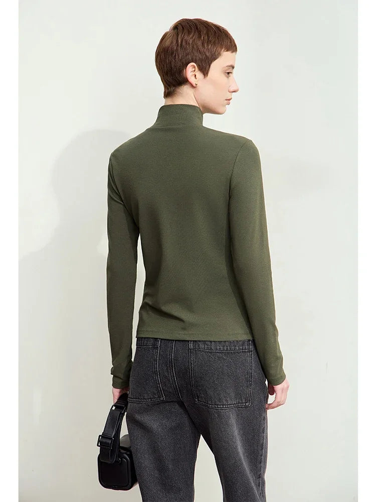 Damen T-Shirts im Minimalismus-Stil mit Mock-Neck und Stickerei aus Baumwolle