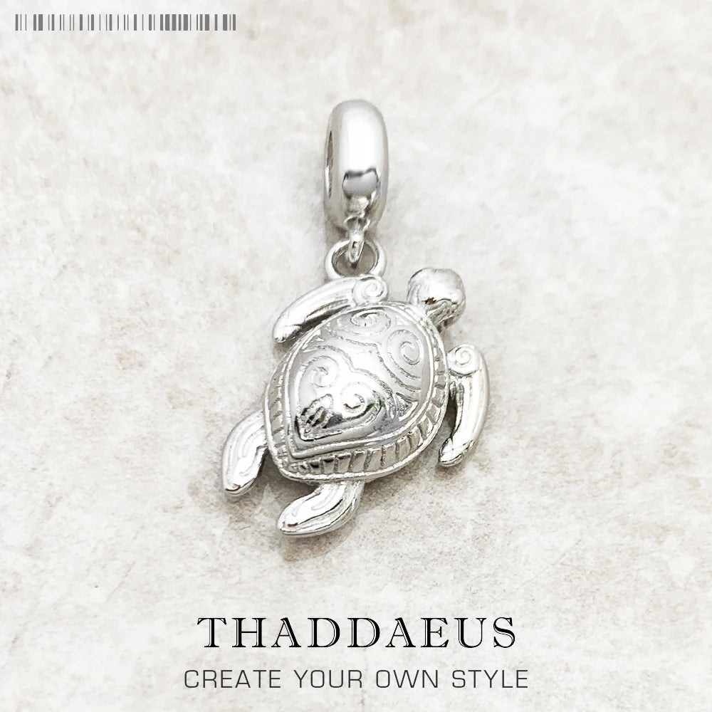 Schildkröten-Charm-Anhänger aus 925er Sterlingsilber, seitliche Ansicht