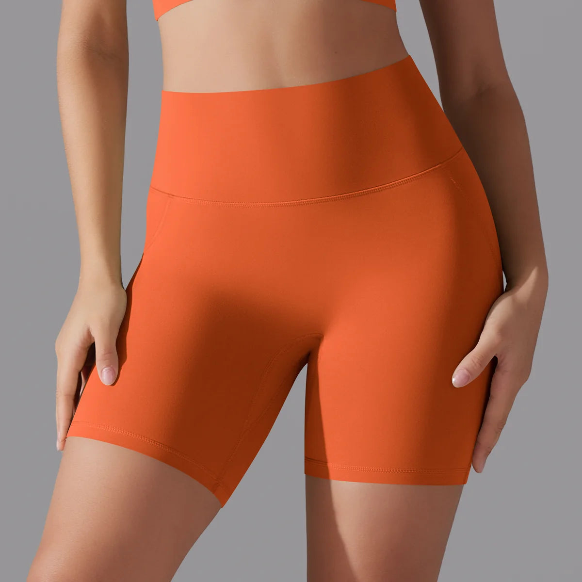 Hamidou Sport-BH: orange Sportshorts mit breitem Bund und Nahtlinie