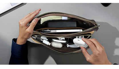 Offene schwarze Lederhandtasche mit Reißverschluss, Platz für Smartphone und Zubehör